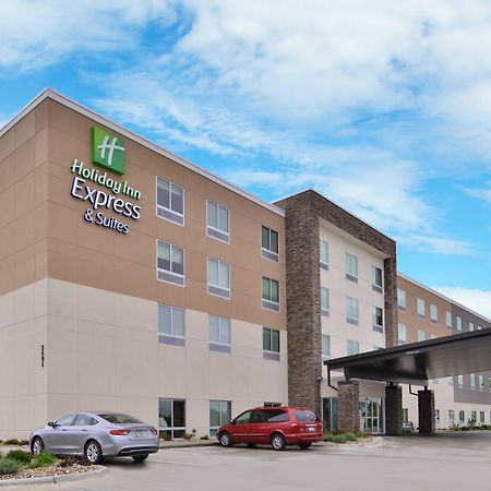 Holiday Inn Express & Suites - Marshalltown By Ihg Εξωτερικό φωτογραφία