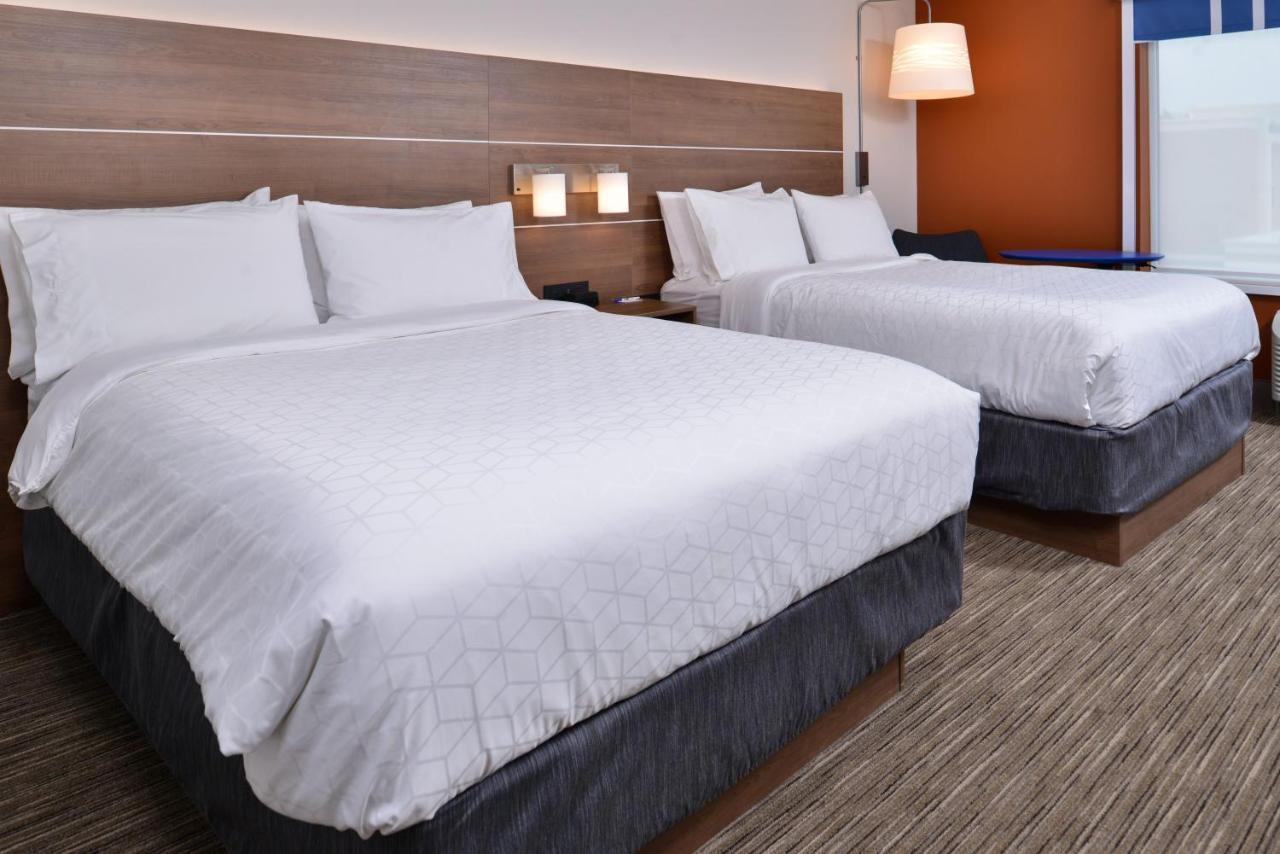 Holiday Inn Express & Suites - Marshalltown By Ihg Εξωτερικό φωτογραφία