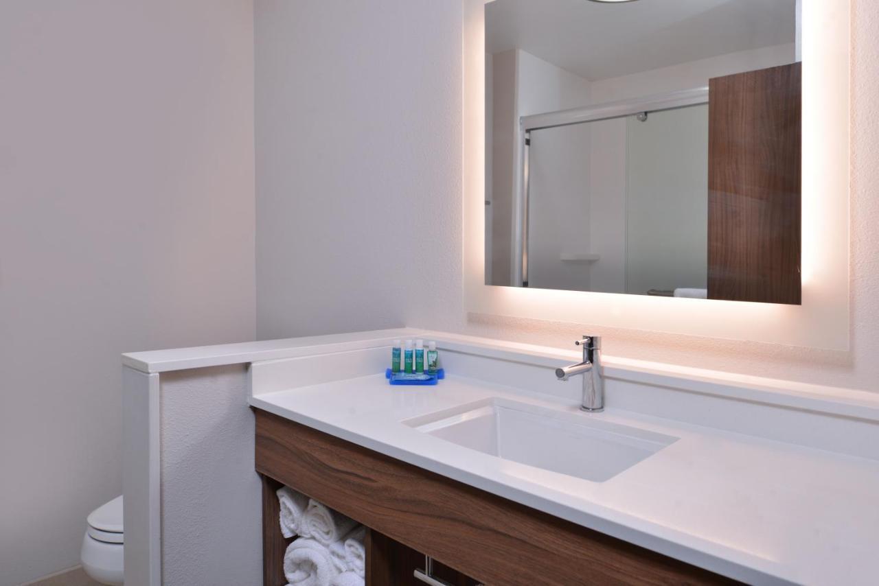 Holiday Inn Express & Suites - Marshalltown By Ihg Εξωτερικό φωτογραφία